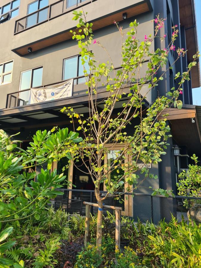 The Lantern Suites Ban Song Hong Екстер'єр фото
